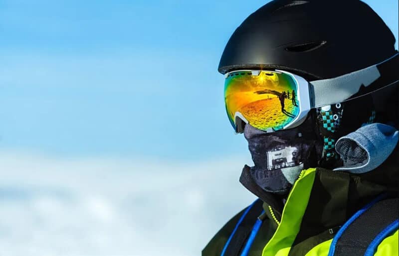 THINGS TO CONSIDER WHEN BUYING A SNOWBOARD HELMET