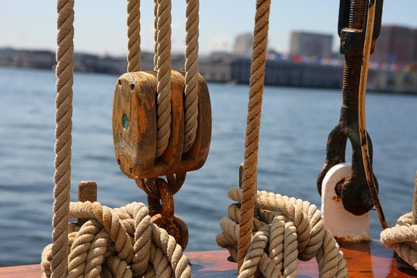 sailboat equipment ropes sailing blocks